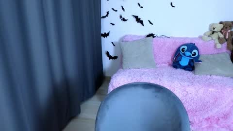 Snapshot of miraraid chatting on 11/05/25, 10:43 miraraid online show from 11/05/25, 10:43