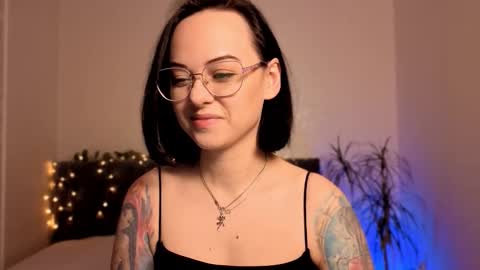 MiraSkyy online show from 12/04/25, 07:11