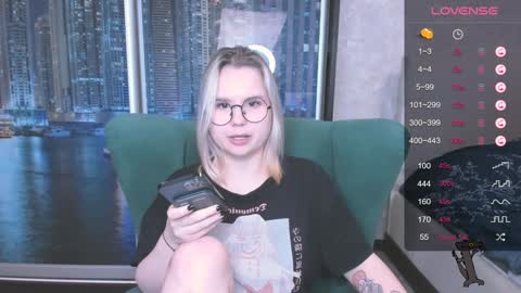 Snapshot of miray_kuriyama chatting on 12/15/24, 07:53 Kira online show from 12/15/24, 07:53