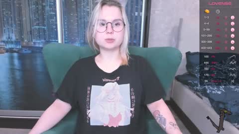 Snapshot of miray_kuriyama chatting on 12/16/24, 06:10 Kira online show from 12/16/24, 06:10