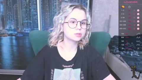 Snapshot of miray_kuriyama chatting on 12/17/24, 03:39 Kira online show from 12/17/24, 03:39