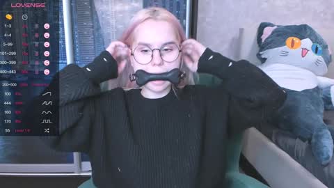 Snapshot of miray_kuriyama chatting on 01/14/25, 02:40 Kira online show from 01/14/25, 02:40