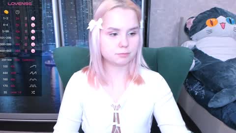 Snapshot of miray_kuriyama chatting on 01/20/25, 12:18 Kira online show from 01/20/25, 12:18