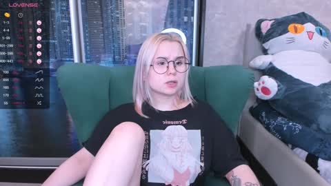 Snapshot of miray_kuriyama chatting on 01/20/25, 09:43 Kira online show from 01/20/25, 09:43