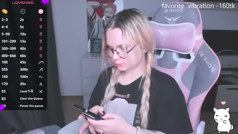 Snapshot of miray_kuriyama chatting on 10/15/25, 01:17 Kira online show from 10/15/25, 01:17