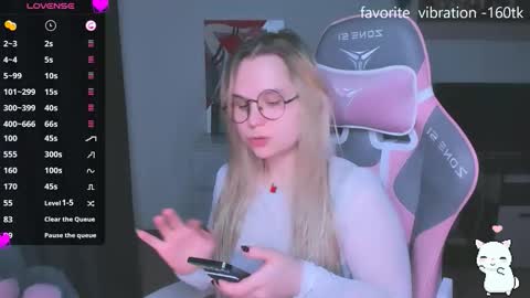 Snapshot of miray_kuriyama chatting on 10/24/25, 06:26 Kira online show from 10/24/25, 06:26