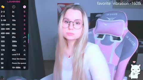 Kira online show from 10/27/25, 06:23