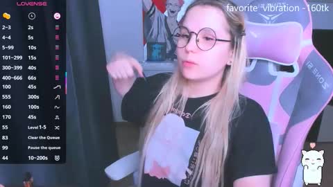 Snapshot of miray_kuriyama chatting on 11/14/25, 01:26 Kira online show from 11/14/25, 01:26