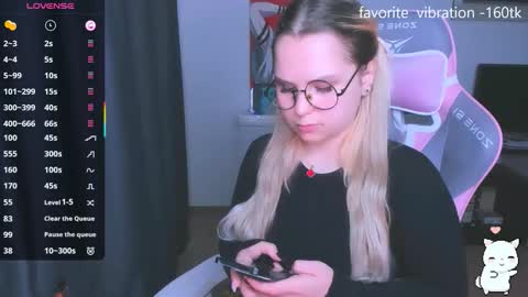 Snapshot of miray_kuriyama chatting on 11/18/25, 08:35 Kira online show from 11/18/25, 08:35