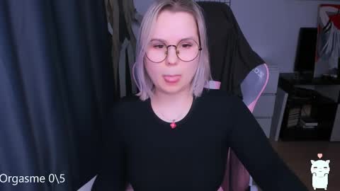 Kira online show from 04/11/26, 11:42