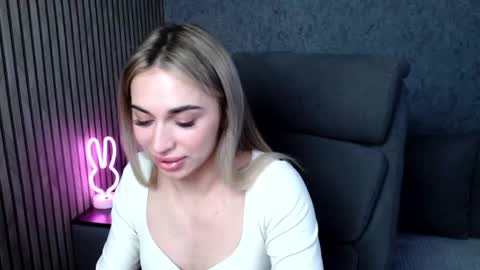 Snapshot of miri07 chatting on 04/16/26, 01:17 miri07 online show from 04/16/26, 01:17