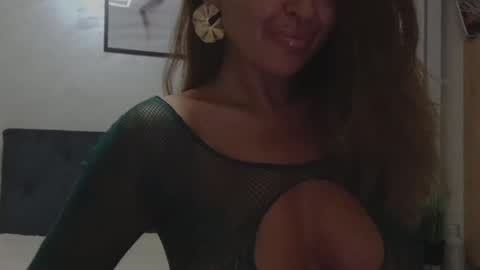 Snapshot of miriam04 chatting on 10/20/25, 09:15 miriam04 online show from 10/20/25, 09:15