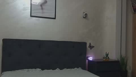 miriam04 online show from 04/17/26, 09:29