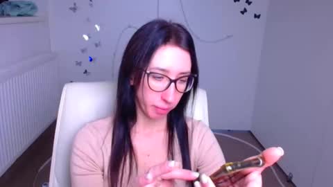 Snapshot of miriam_candyy chatting on 11/30/25, 06:17 Mariam online show from 11/30/25, 06:17