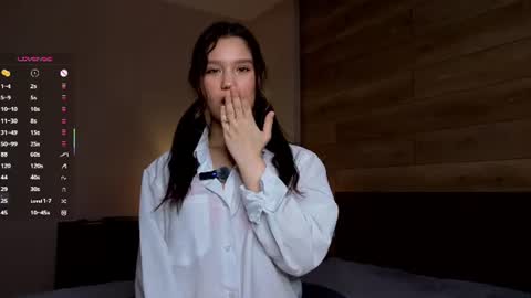 Sofia online show from 06/17/26, 05:14