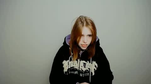 misaki_chan_ online show from 10/24/25, 09:44