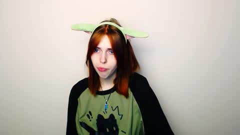 misaki_chan_ online show from 11/21/25, 02:43