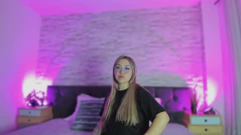 Snapshot of misha_fae chatting on 04/07/26, 11:43 Misha online show from 04/07/26, 11:43