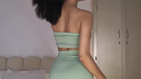 Snapshot of mishelle___7 chatting on 02/17/26, 04:57 Shell online show from 02/17/26, 04:57