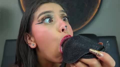 Sabrina online show from 12/16/25, 06:24