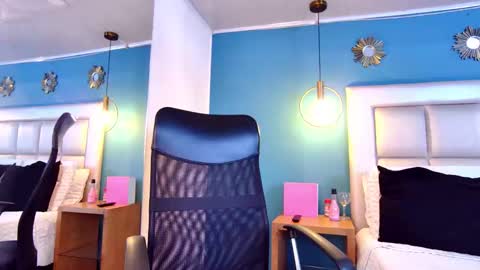 Snapshot of miss__ary_ chatting on 09/17/25, 12:18 miss__ary_ online show from 09/17/25, 12:18