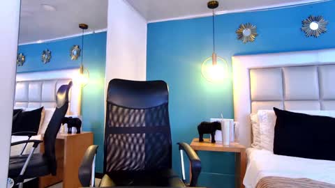 Snapshot of miss__ary_ chatting on 09/24/25, 12:19 miss__ary_ online show from 09/24/25, 12:19