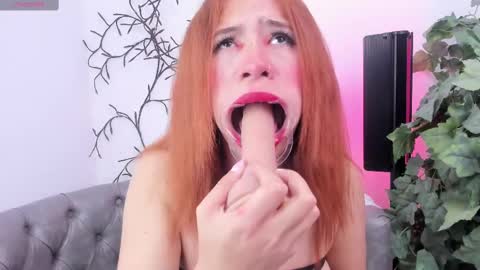 Snapshot of miss__daphne chatting on 02/25/25, 09:35 Daphne online show from 02/25/25, 09:35