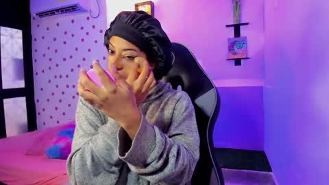 Snapshot of miss_akemi chatting on 09/18/25, 01:02 Akemi 3 online show from 09/18/25, 01:02