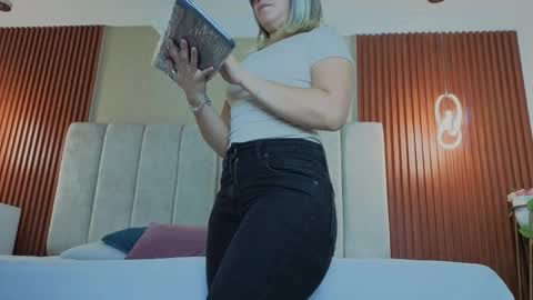 Snapshot of miss_anthonella chatting on 04/08/26, 11:32 ANTHOLELLA online show from 04/08/26, 11:32