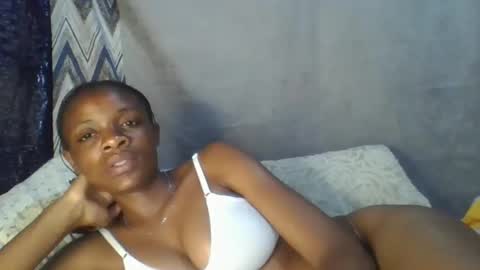 miss_belllo online show from 02/19/25, 05:49