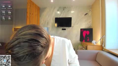 Snapshot of miss_bubbles chatting on 09/26/25, 01:31 Sandy online show from 09/26/25, 01:31