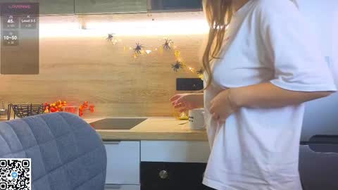 Snapshot of miss_bubbles chatting on 10/27/25, 12:36 Sandy online show from 10/27/25, 12:36