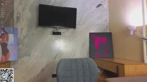 Snapshot of miss_bubbles chatting on 11/26/25, 12:33 Sandy online show from 11/26/25, 12:33