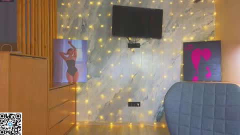 Snapshot of miss_bubbles chatting on 12/16/25, 12:48 Sandy online show from 12/16/25, 12:48