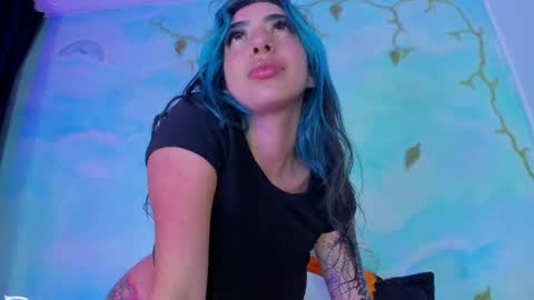 miss_evans_ online show from 10/23/25, 09:41