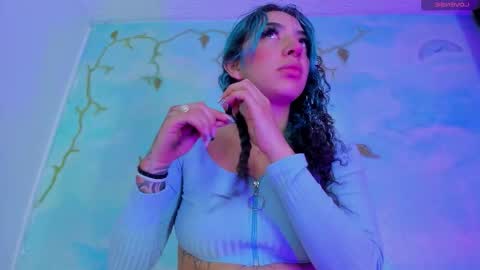 miss_evans_ online show from 10/31/25, 06:58