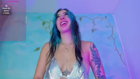 miss_evans_ online show from 11/11/25, 06:57