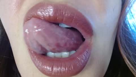 Miss Evoleth online show from 10/10/25, 08:19