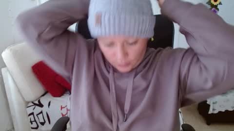 Miss Evoleth online show from 12/01/25, 04:12