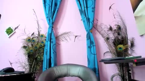 Monica Patricia online show from 10/22/25, 10:26