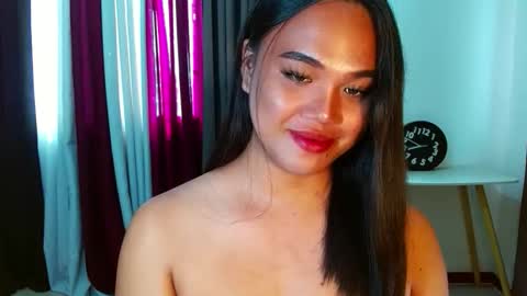 Snapshot of miss_fucos chatting on 10/01/25, 12:05 Lara online show from 10/01/25, 12:05