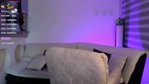 Snapshot of miss_ginebra_1 chatting on 10/21/25, 01:17 insta online show from 10/21/25, 01:17