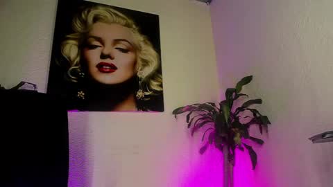 miss_isa19 online show from 06/14/26, 08:00