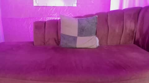 Isabella online show from 10/10/25, 12:42