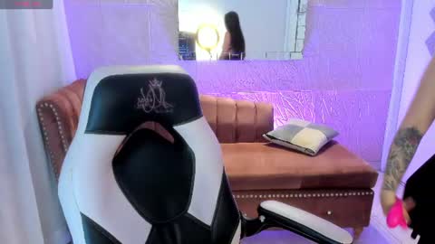 Snapshot of miss_isabella_m chatting on 06/17/26, 01:01 Isabella online show from 06/17/26, 01:01