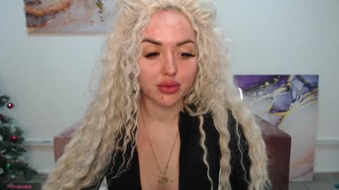 Snapshot of miss_kiten chatting on 02/02/25, 11:42 miss_kiten online show from 02/02/25, 11:42