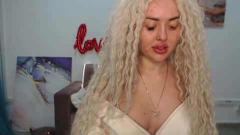 Snapshot of miss_kiten chatting on 02/08/25, 03:41 miss_kiten online show from 02/08/25, 03:41