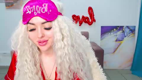 Snapshot of miss_kiten chatting on 02/17/25, 08:15 miss_kiten online show from 02/17/25, 08:15