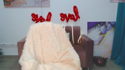 Snapshot of miss_kiten chatting on 02/25/25, 11:00 miss_kiten online show from 02/25/25, 11:00