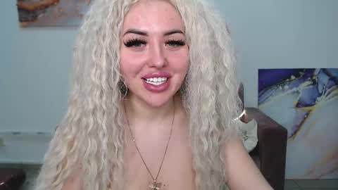 Snapshot of miss_kiten chatting on 03/04/25, 12:29 miss_kiten online show from 03/04/25, 12:29